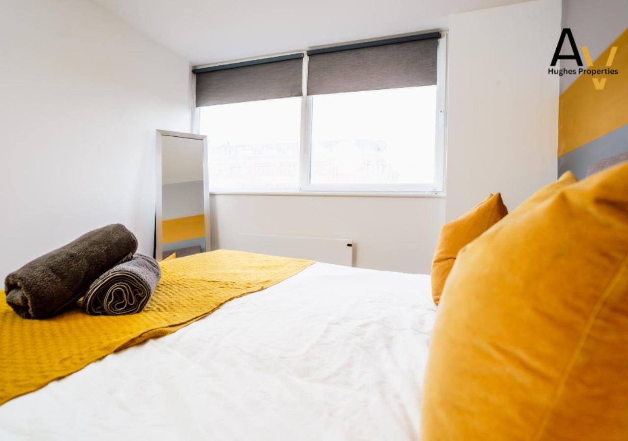 Luxurious One Bedroom Apartment by AV Hughes Properties Milton Keynes Exterior photo